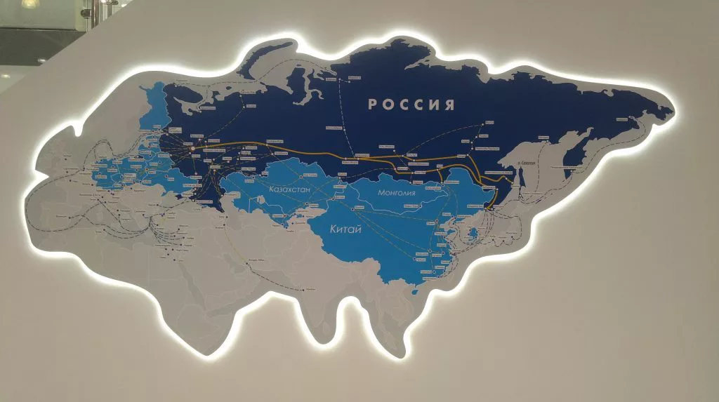 В плоскости бумажных историй