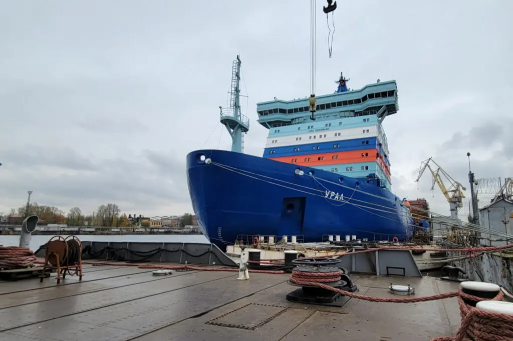 Атомный ледокол «Урал» возвращается на Севморпуть